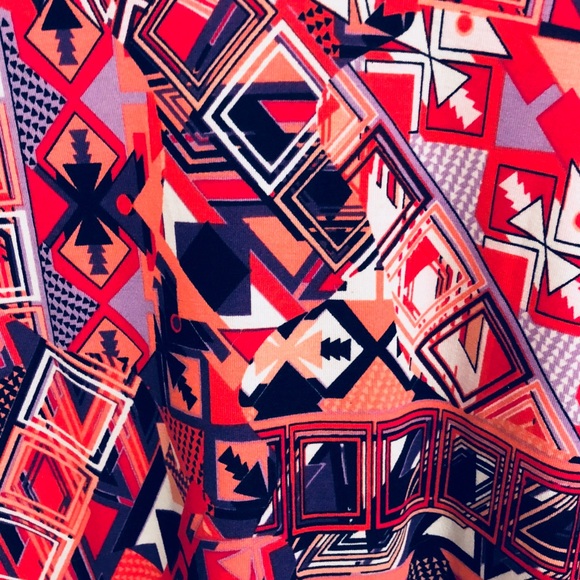 Geometric print Irma Lularoe - Picture 2 of 3